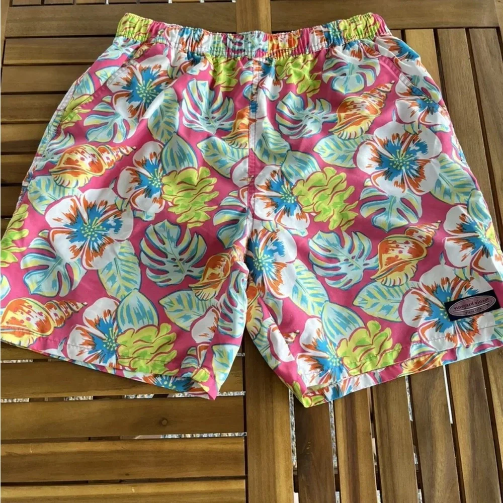Vineyard Vines Floral Sea Shells Swim Trunks Sz M Blue Red Green Board Shorts